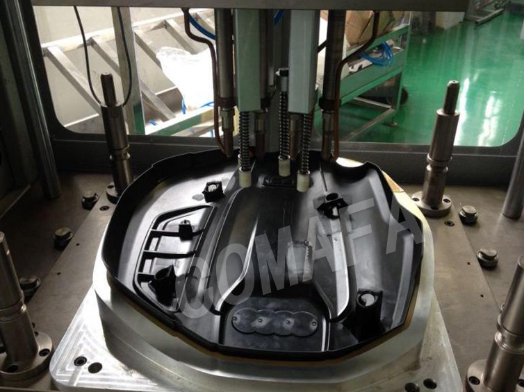 汽車安全氣囊車標(biāo)鉚接機(jī)