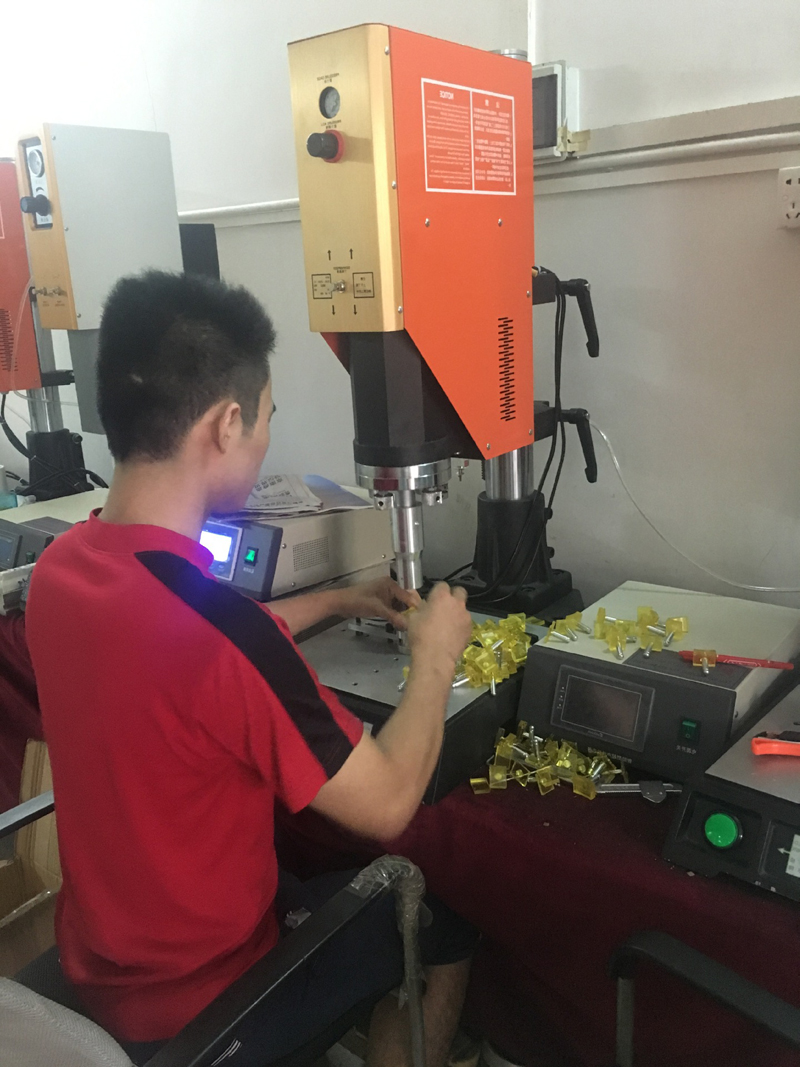 自動追頻超聲波焊接機