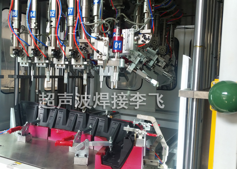 汽車輪眉塑料拼裝件焊接設(shè)備