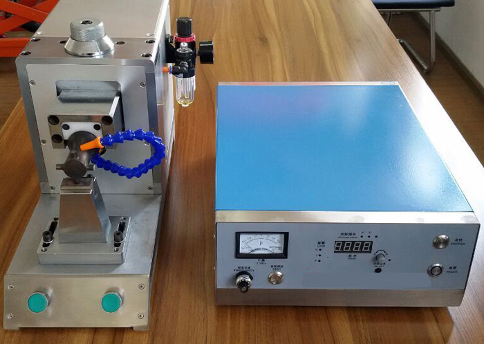 動(dòng)力電池負(fù)極鋁鎳片焊接機(jī)