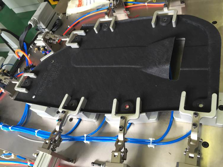 機(jī)器人柔性超聲波焊接機(jī)點(diǎn)焊汽車底護(hù)板