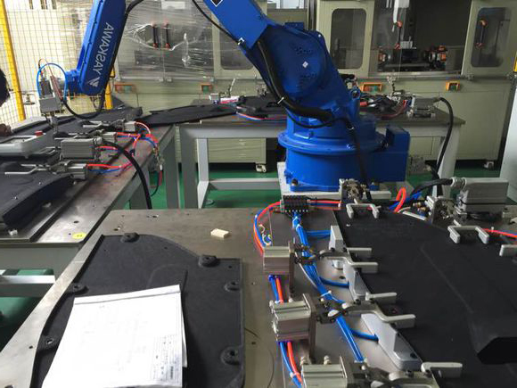 機(jī)器人柔性超聲波焊接機(jī)點(diǎn)焊汽車底護(hù)板