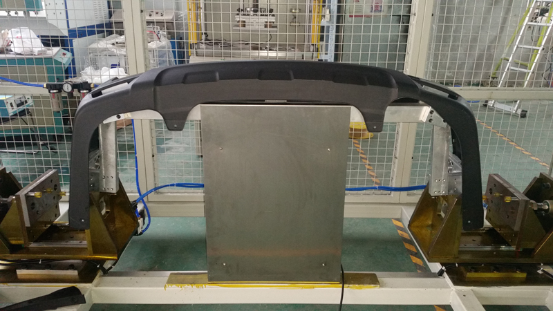 汽車保險(xiǎn)杠側(cè)板裝飾孔氣壓沖孔機(jī)