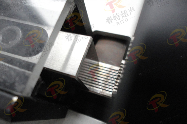 6平方銅線束超聲波壓方設(shè)備