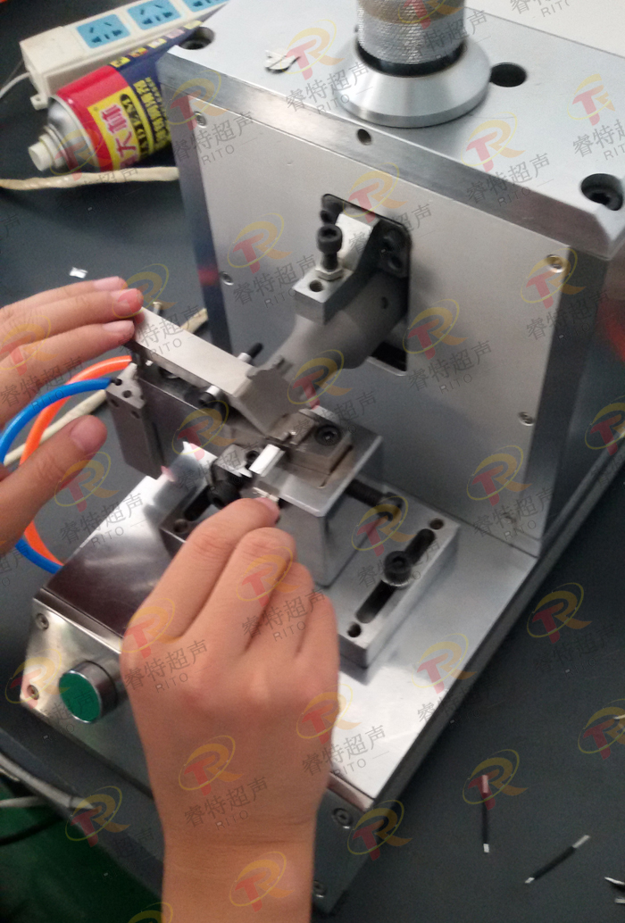 低壓電器觸點超聲波焊接機