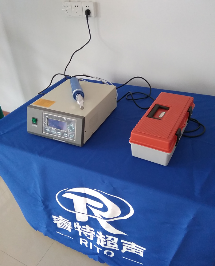 智能型自動(dòng)追頻超聲波手提點(diǎn)焊機(jī)