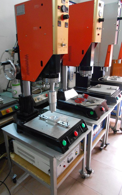 電源轉(zhuǎn)換器超聲波封殼機(jī)