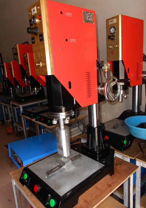 車充點(diǎn)煙器殼超聲波熱壓模具