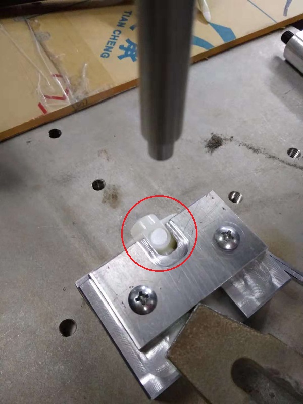 醫(yī)療三通輸液器透氣膜超聲波焊接機(jī)