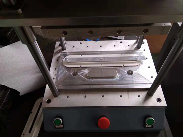 LED燈珠支架熱鉚熔接機