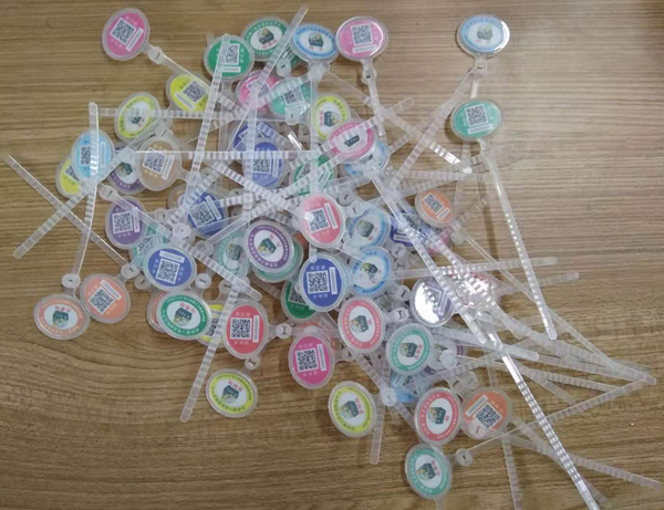 二維碼標(biāo)識(shí)追溯腳環(huán)超聲波壓合機(jī)