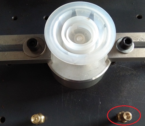 EVA機(jī)油桶蓋透氣膜壓燙設(shè)備