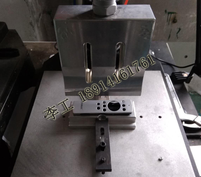 遙控器控制盒子超聲波熔接機(jī)