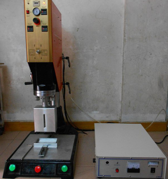 遙控器控制盒子超聲波熔接機(jī)