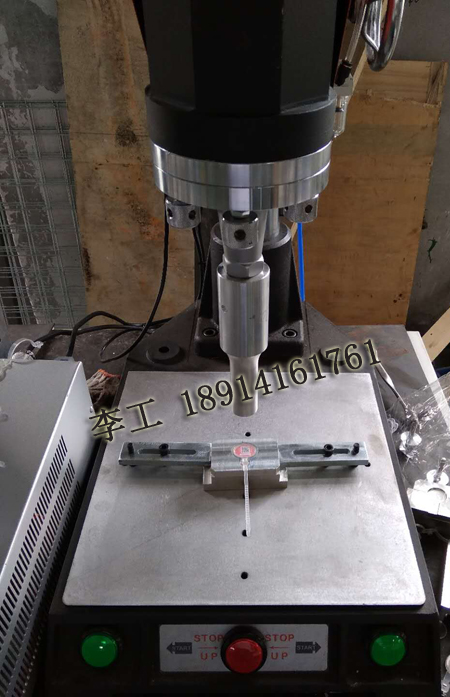 防偽雞腳環(huán)圈扣超聲波壓焊機(jī)