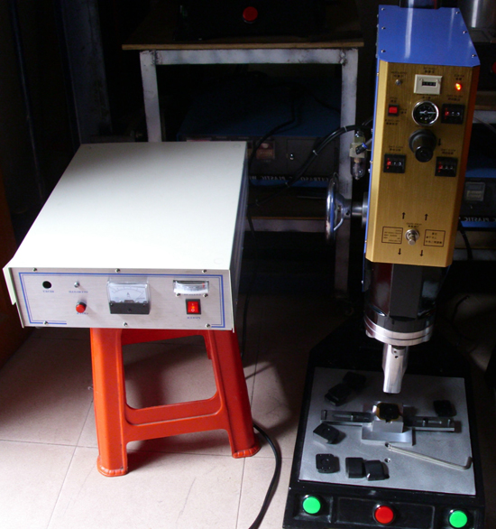 電瓶車防盜報(bào)警器超聲波焊接機(jī)