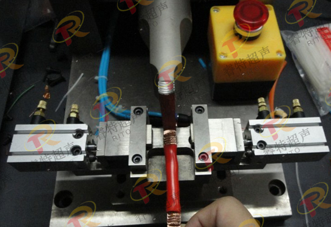 �~���c�~�Ӿ�Ƭ���ӳ����c(di��n)���C(j��)