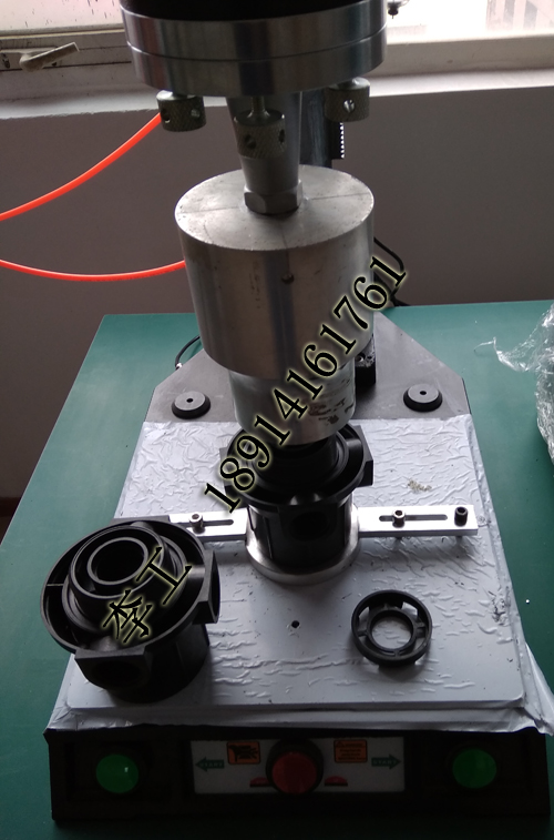 水處理多路控制閥超聲波焊接機(jī)