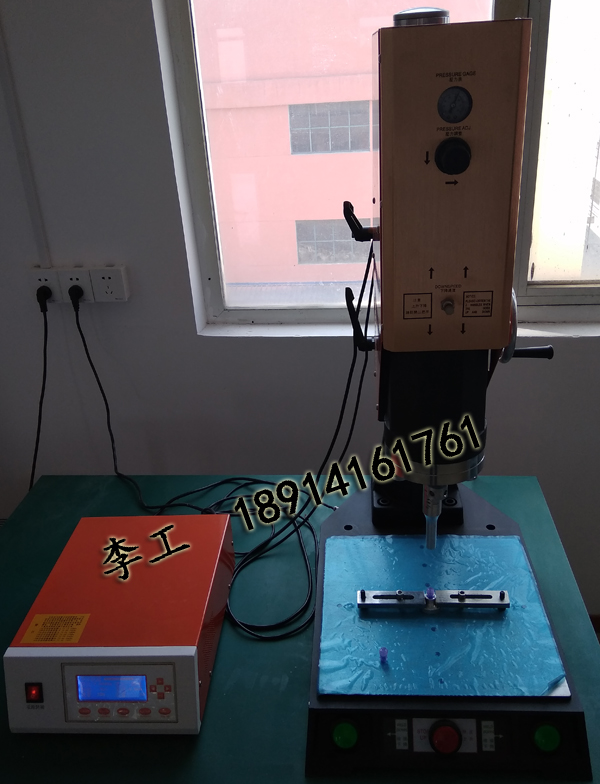 塑料單向止水閥上下殼超聲波焊接機(jī)