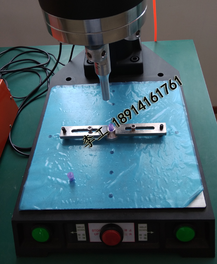 塑料單向止水閥上下殼超聲波焊接機(jī)