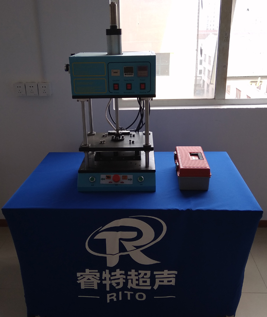 PCB線路板熱熔柱鉚點(diǎn)機(jī)