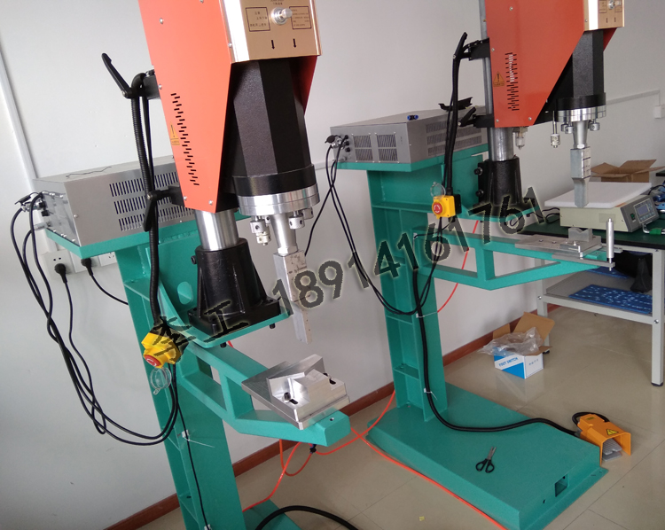 大型塑件小面積焊點(diǎn)專用超聲波焊接機(jī)