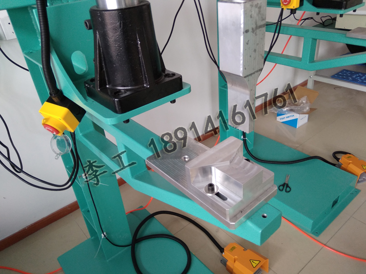 大型塑件小面積焊點(diǎn)專用超聲波焊接機(jī)