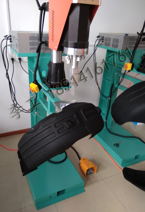 大型塑件小面積焊點(diǎn)專用超聲波焊接機(jī)