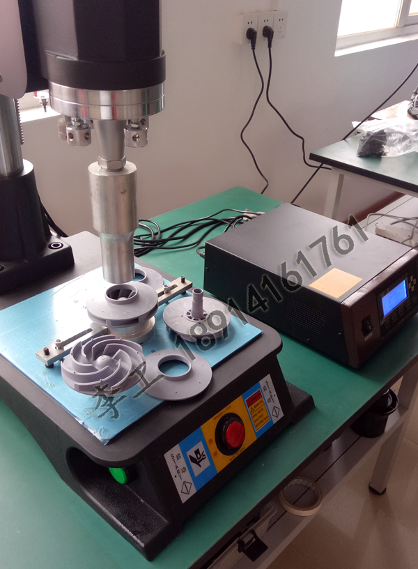 汽車PPS水泵葉輪超聲波塑料焊接機(jī)