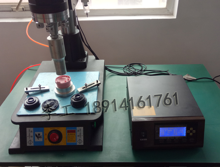 pp塑料水壺杯蓋超聲波焊接機(jī)