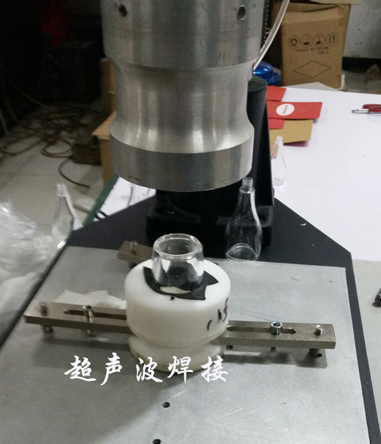 亞克力水瓶油瓶底蓋超聲波焊接機(jī)