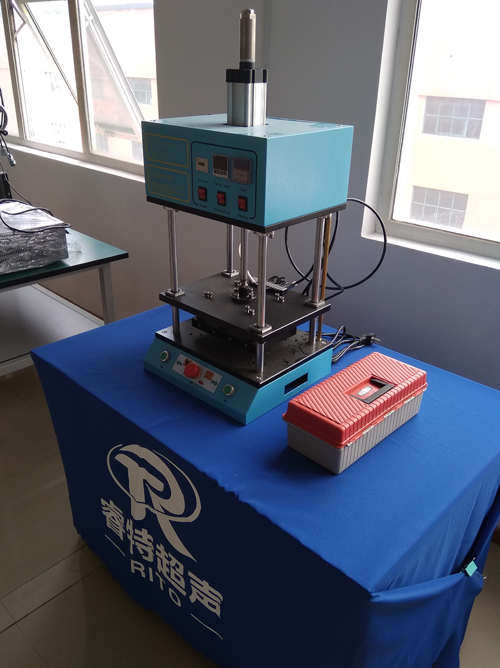 PTFE防水透氣膜與塑料連接熱熔焊接機