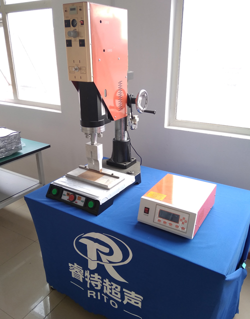 abs塑料瓶口蓋超聲波焊接機(jī)