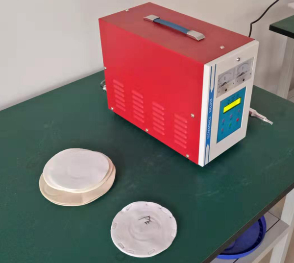 PE棉四周定位手持超聲波點(diǎn)焊接機(jī)