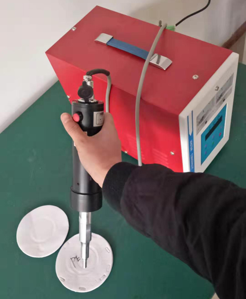 懸掛式手持超聲波塑料點(diǎn)焊機(jī)