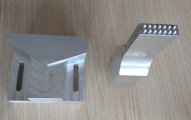 汽車輪罩隔音棉氈邊縫搭接超聲波點(diǎn)焊接機(jī)