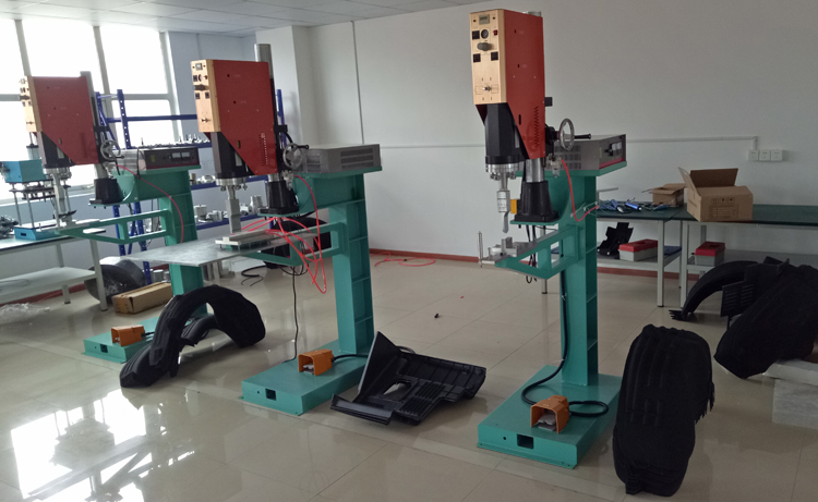 汽車輪罩隔音棉氈邊縫搭接超聲波點(diǎn)焊接機(jī)