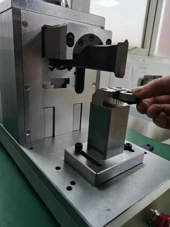 線圈不銹鋼引腳超聲波金屬點(diǎn)焊接機(jī)