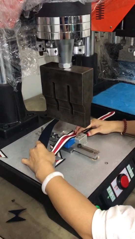 尼龍織帶超聲波打孔沖壓機(jī)