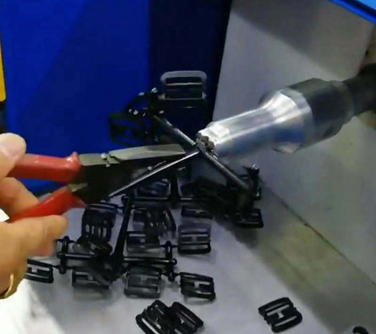 注塑件切水口超聲波振落設(shè)備