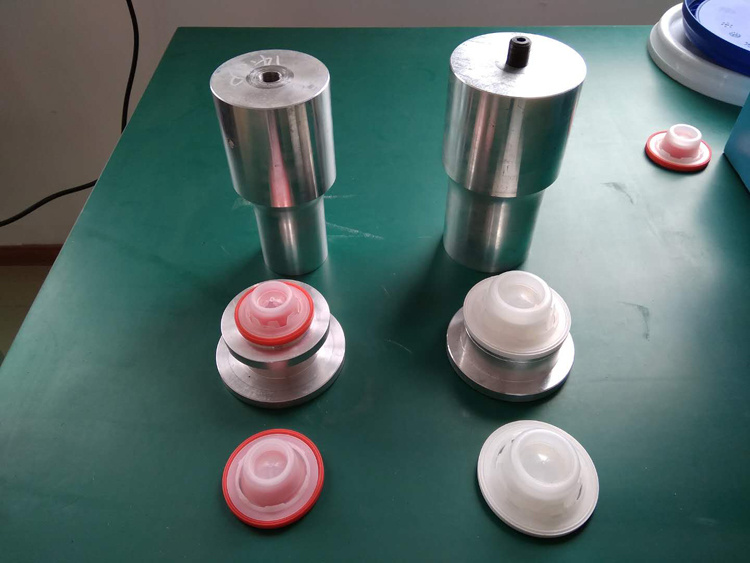 機(jī)油桶拉嘴蓋密封超聲波熱熔機(jī)