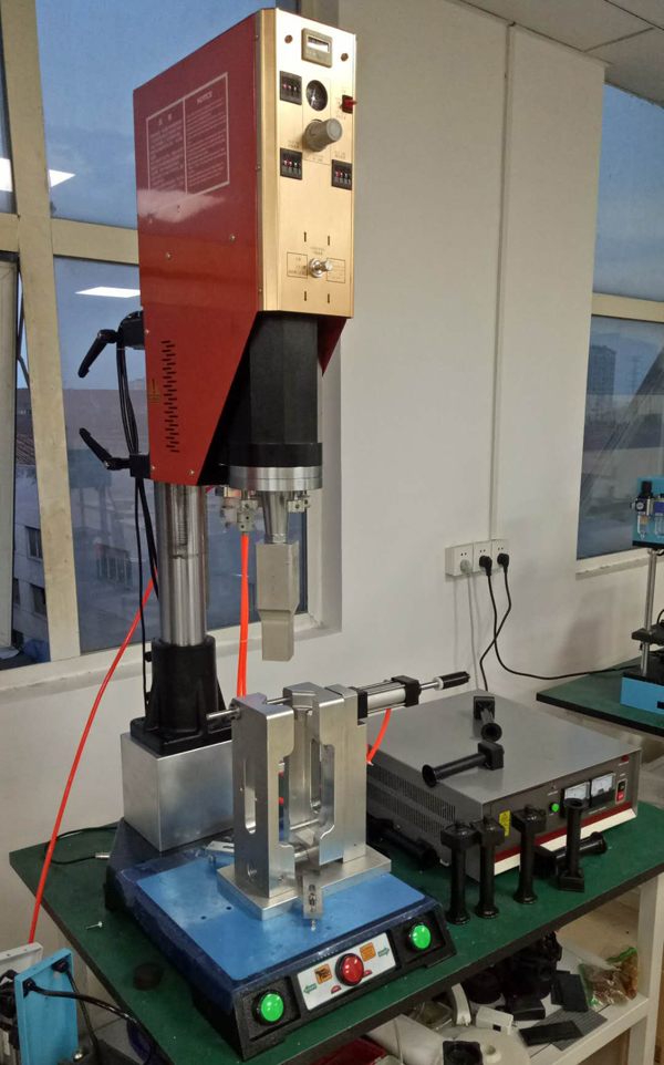 較高長塑件制品超聲波焊接機