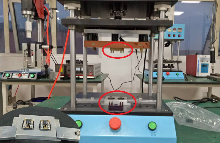 光伏組件塑料柱熱熔鉚點機(jī)