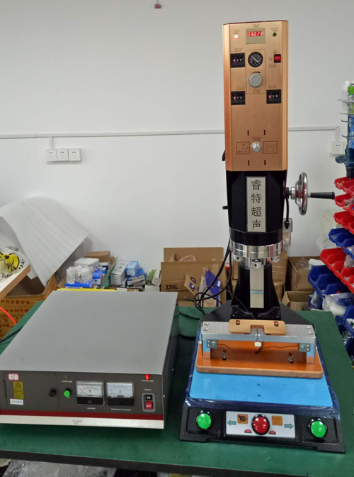 無紡布防護(hù)服腰貼點(diǎn)壓超聲波焊接機(jī)