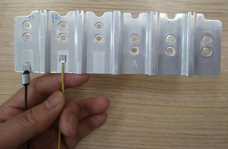 新能源動(dòng)力鋰電池匯流排超聲波點(diǎn)焊機(jī)