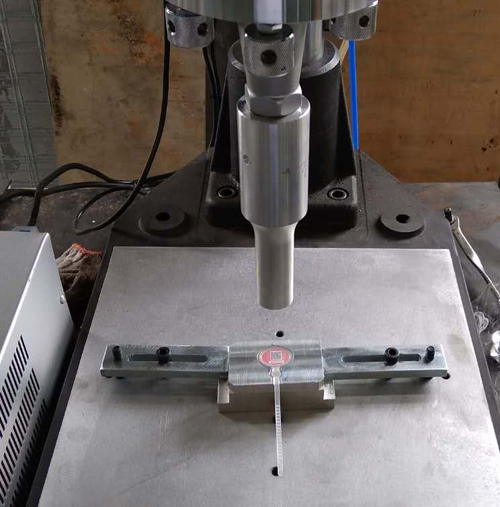 大閘蟹扎帶防偽腳環(huán)壓合超聲波焊接機(jī)