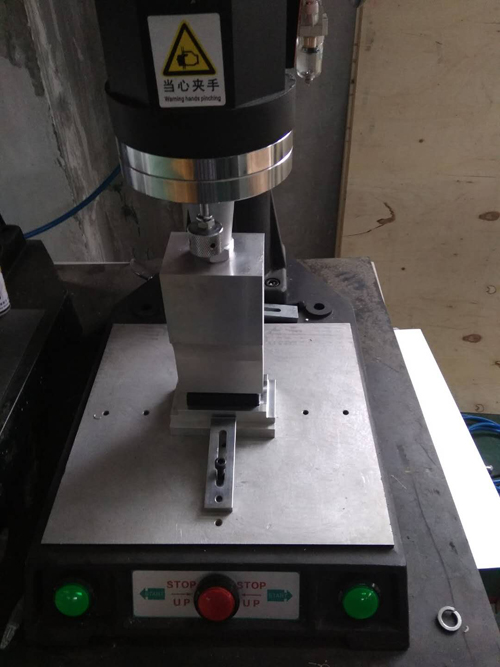 汽車安全帶扣插座塑料殼超聲波焊接機