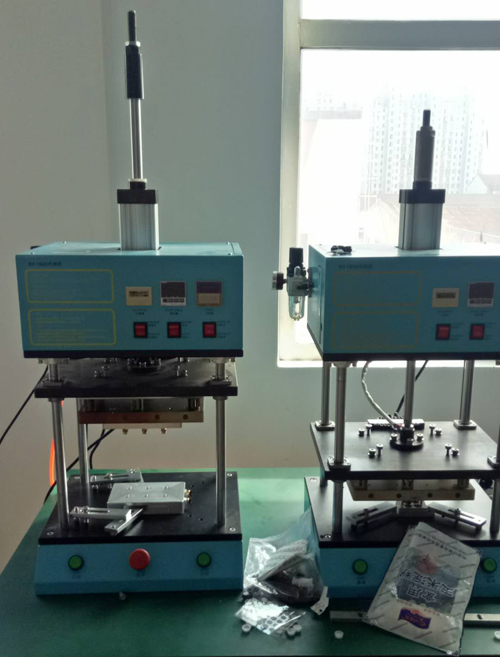 農(nóng)藥桶不漲瓶透氣塞熱熔熱壓機