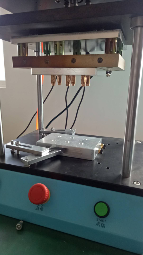 農(nóng)藥桶不漲瓶透氣塞熱熔熱壓機