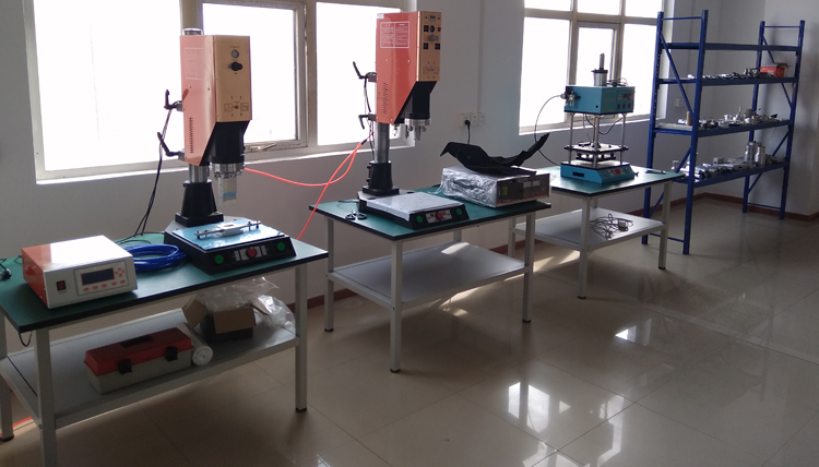 28k900w超聲波塑料點(diǎn)焊機(jī)